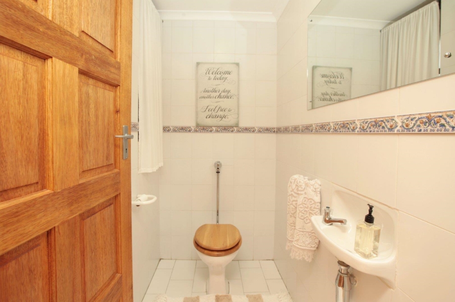 To Let 5 Bedroom Property for Rent in Welgemoed Western Cape